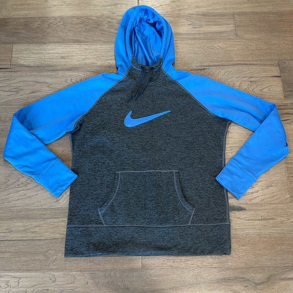 Nike Tops - EUC Women’s Nike XL Therma-Fit Swoosh Graphic Hoodie